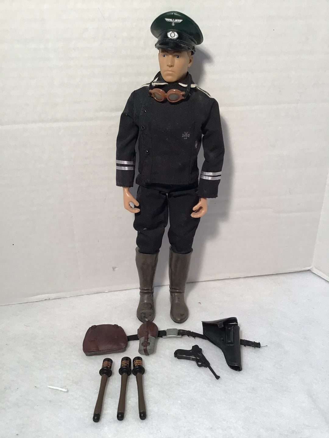 GI Joe Foreign Soldiers Collection:WWII German Panzer Tank Sgt Major Almost Complete Hasbro 2000